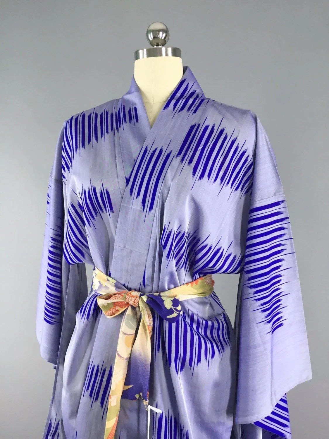 1950s Vintage Kimono Robe Yukata / Blue Ikat