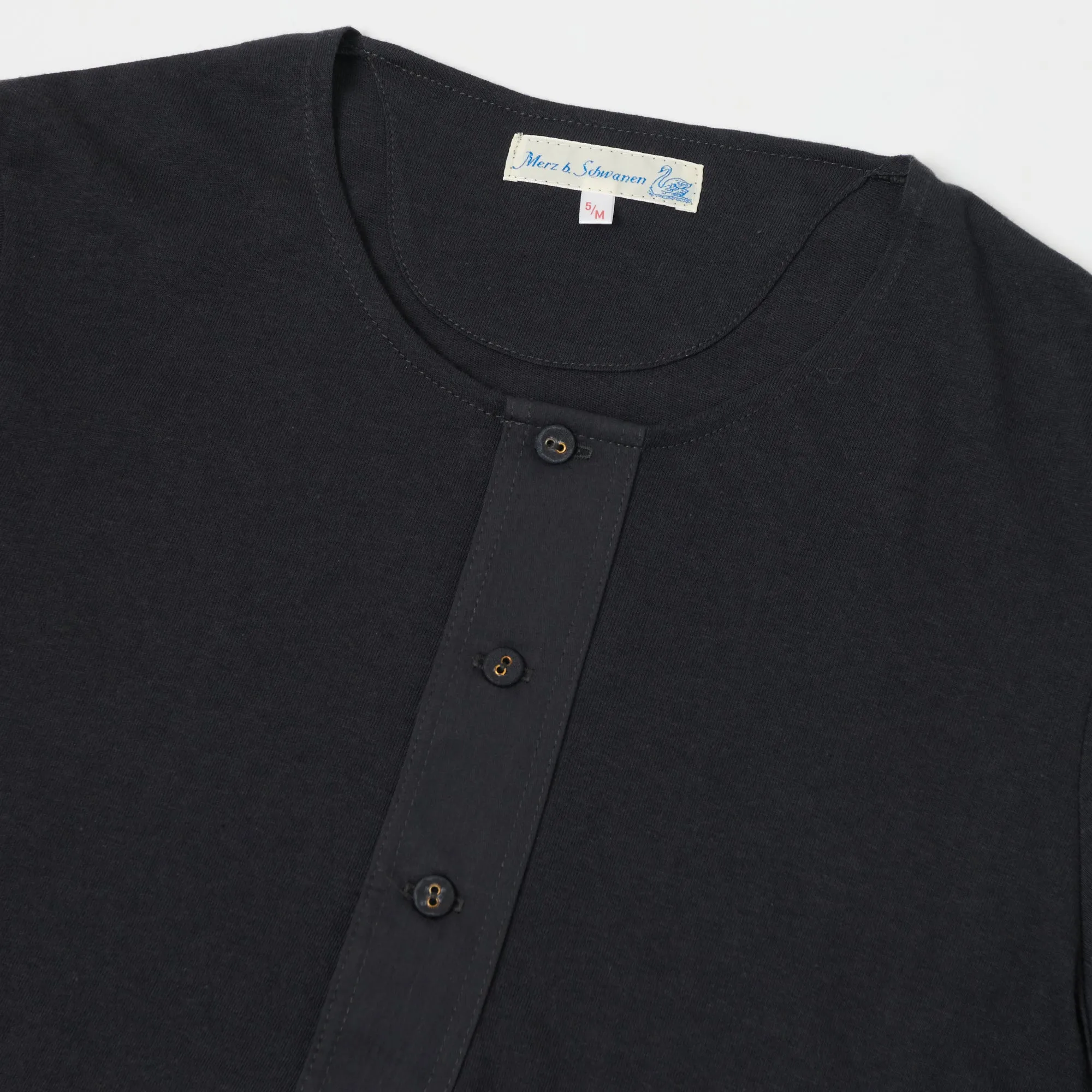 Merz b. Schwanen 103 Short Sleeve Henley - Charcoal